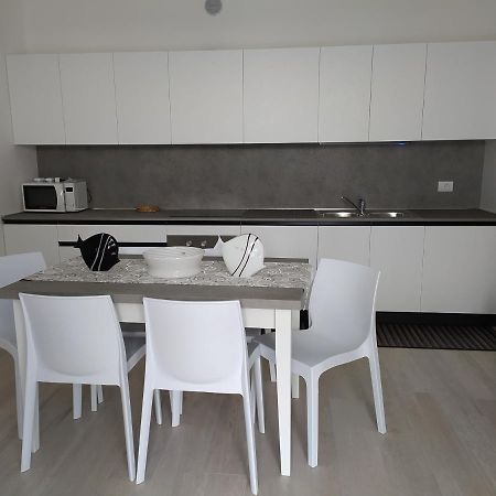 Jesolo Appartamenti F2 - Black And White Екстер'єр фото