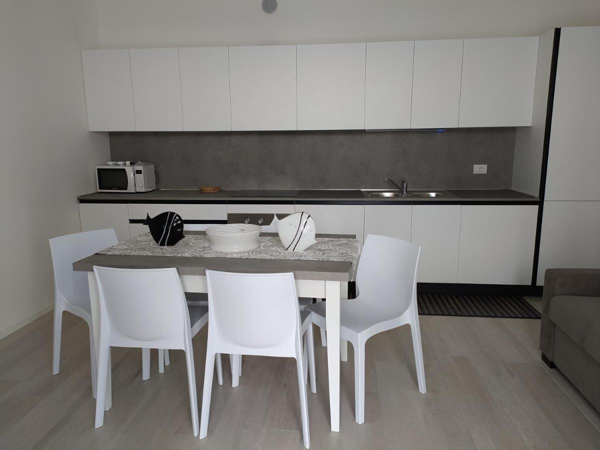 Jesolo Appartamenti F2 - Black And White Екстер'єр фото