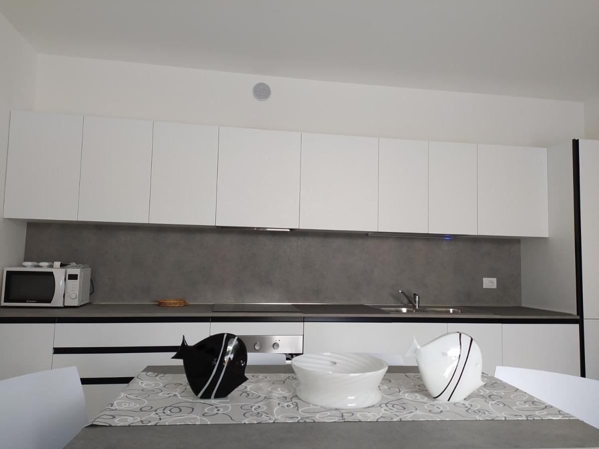 Jesolo Appartamenti F2 - Black And White Екстер'єр фото