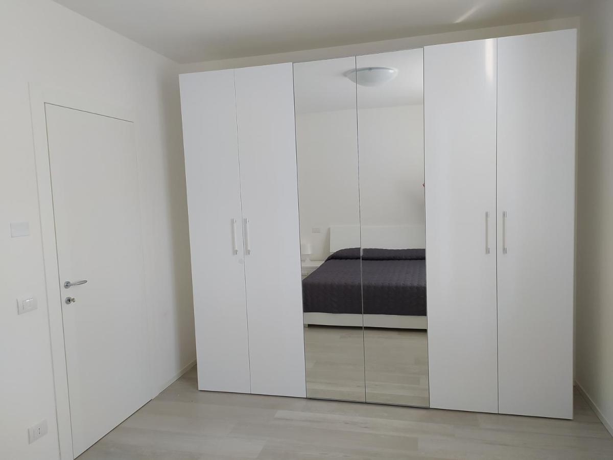 Jesolo Appartamenti F2 - Black And White Екстер'єр фото